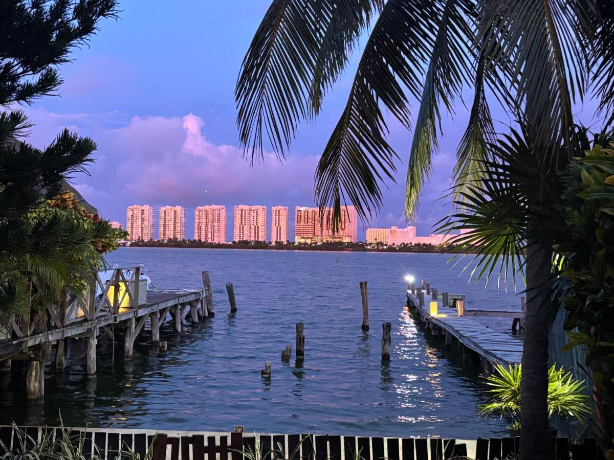 Magnifica Villa Palmeras luxurious 4 Br 6 Bds 4 Ba private pool lagoon front super fast Wifi - 4