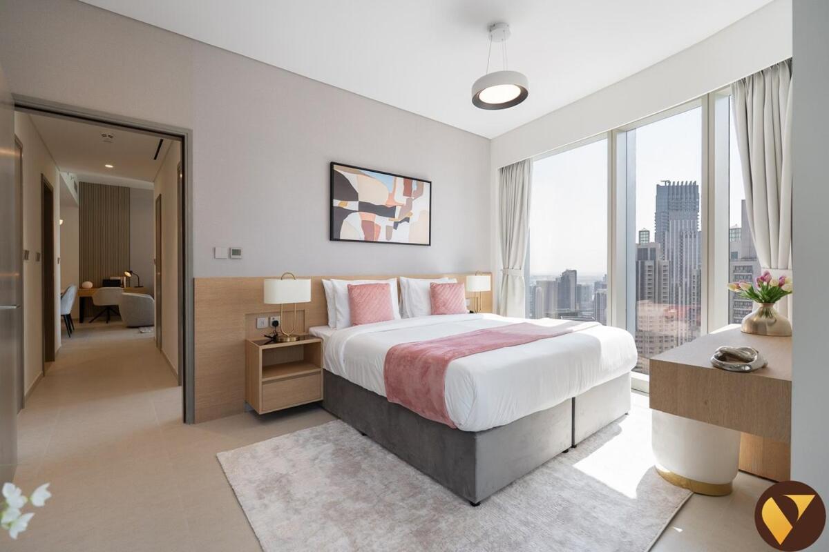 Vogue Vacation Homes, Downtown Grande Signature Residences, near Dubai Mall and Burj Khalifa, Two-Bedroom Apartment with Large Balcony, Infinity Pool with Burj Khalifa View, Access to all Amenities - 4