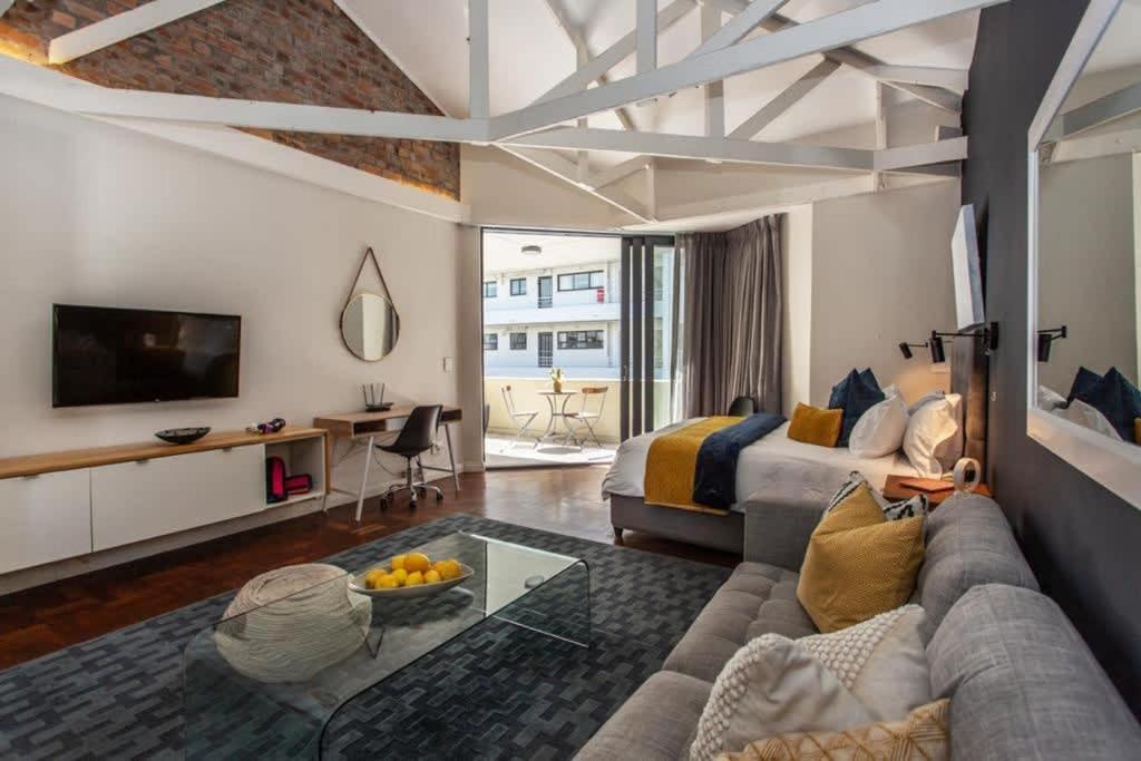 Blue Beach Studio close to sea in Sea Point 45BW