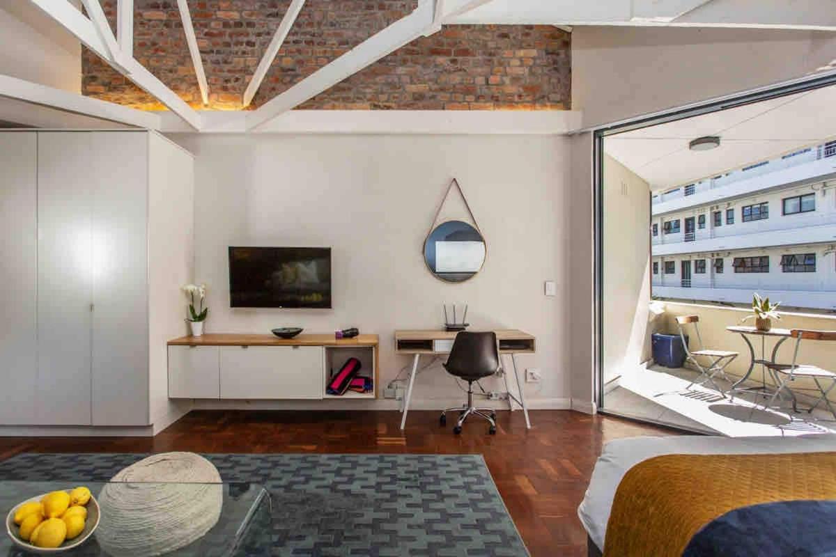 Blue Beach Studio close to sea in Sea Point 45BW - 3