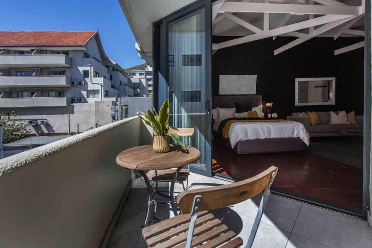 Blue Beach Studio close to sea in Sea Point 45BW - 5