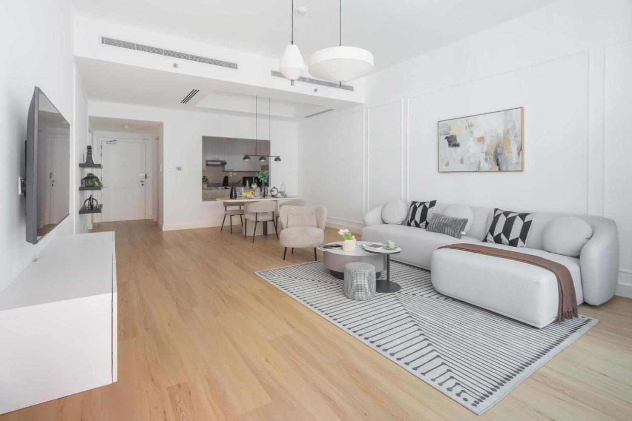 Frank Porter - Bay Square 1 - 4