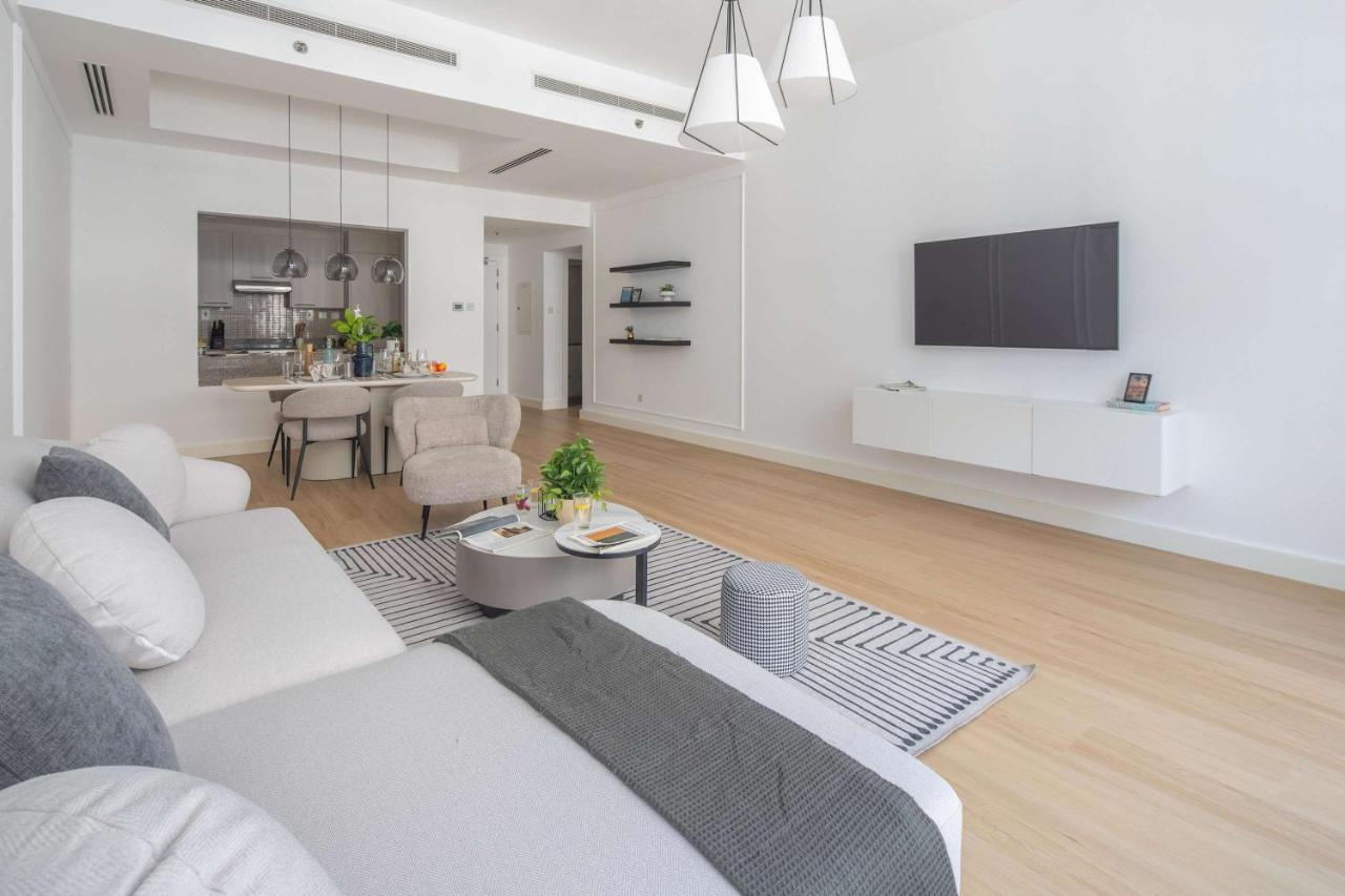 Frank Porter - Bay Square 1 - 5