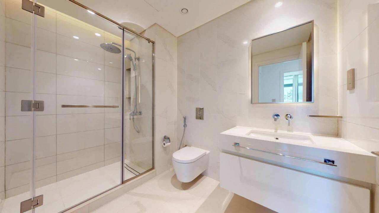 Vacationer Holiday Homes l Infinity Pool, Beach Access l 1 Bed in Emaar Beachfront - 3