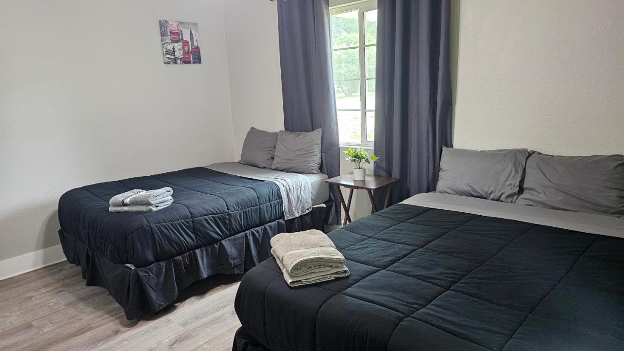 Charming 4br Bundle Near Downtown & Airport - 5