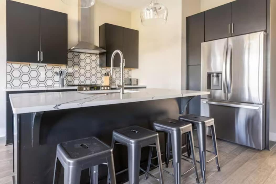 Rooftop Views 4BR 4BA 7 Beds Near Broadway - 5