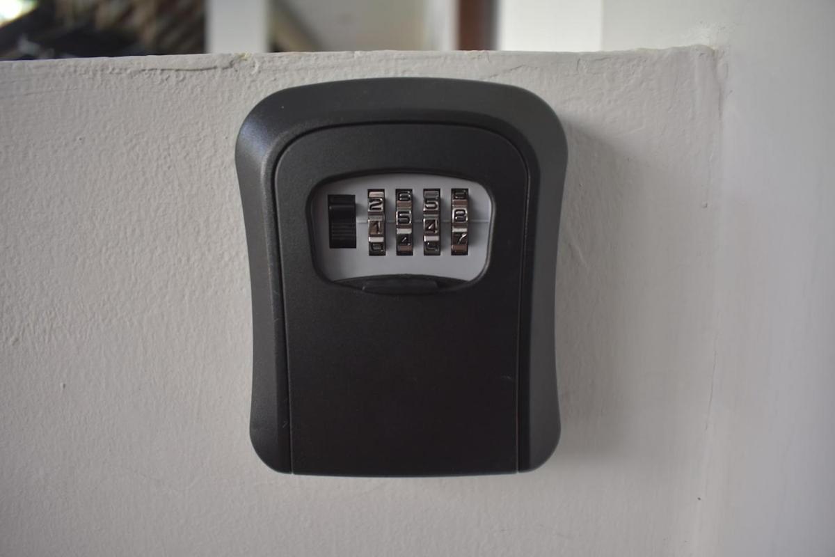 Banana Room Near to Kuta Legian Beach - 5