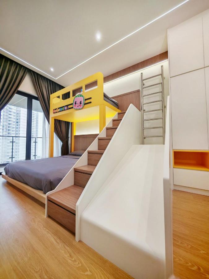 Danga Bay Point - 3BR Kid Scandi Lounge - 2