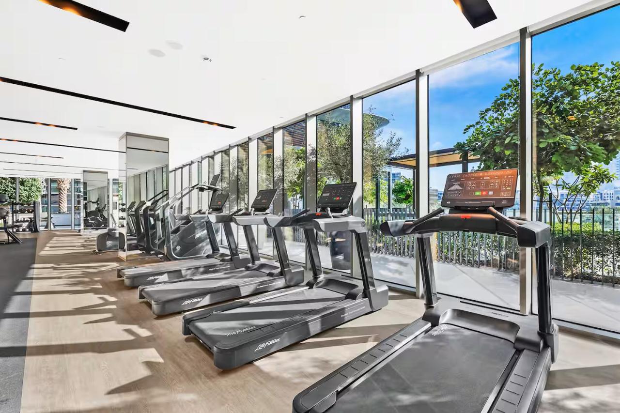 Vogue Vacation Homes, Downtown Grande Signature Residences, near Dubai Mall and Burj Khalifa, Two-Bedroom Apartment with Large Balcony, Infinity Pool with Burj Khalifa View, Access to all Amenities - 5