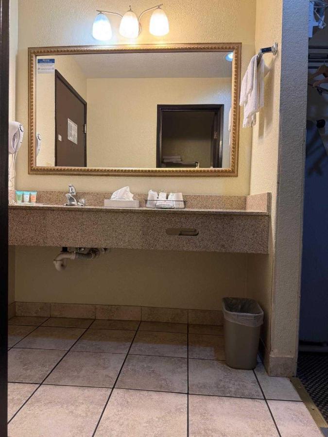 Knights Inn Centralia — photo 11
