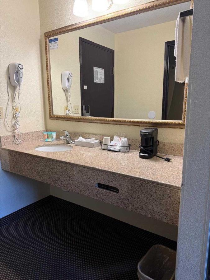 Knights Inn Centralia — photo 14