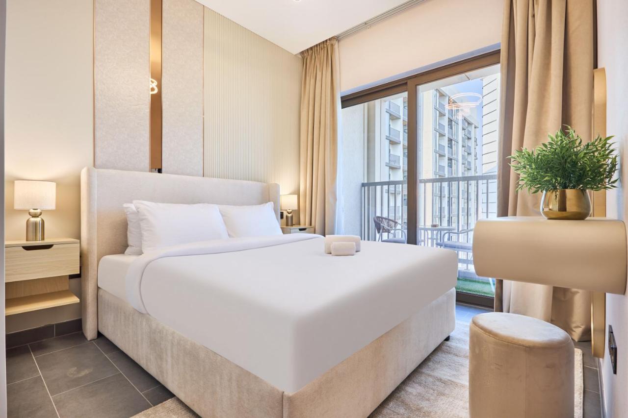 STAY BY LATINEM Luxury 1BR Holiday Home CC 3313 Near Burj Khalifa - 2