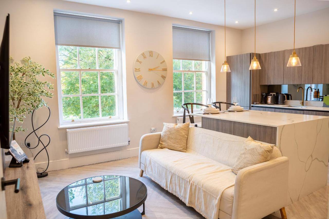Suite 5 - One Bedroom Luxury Suite with Park View