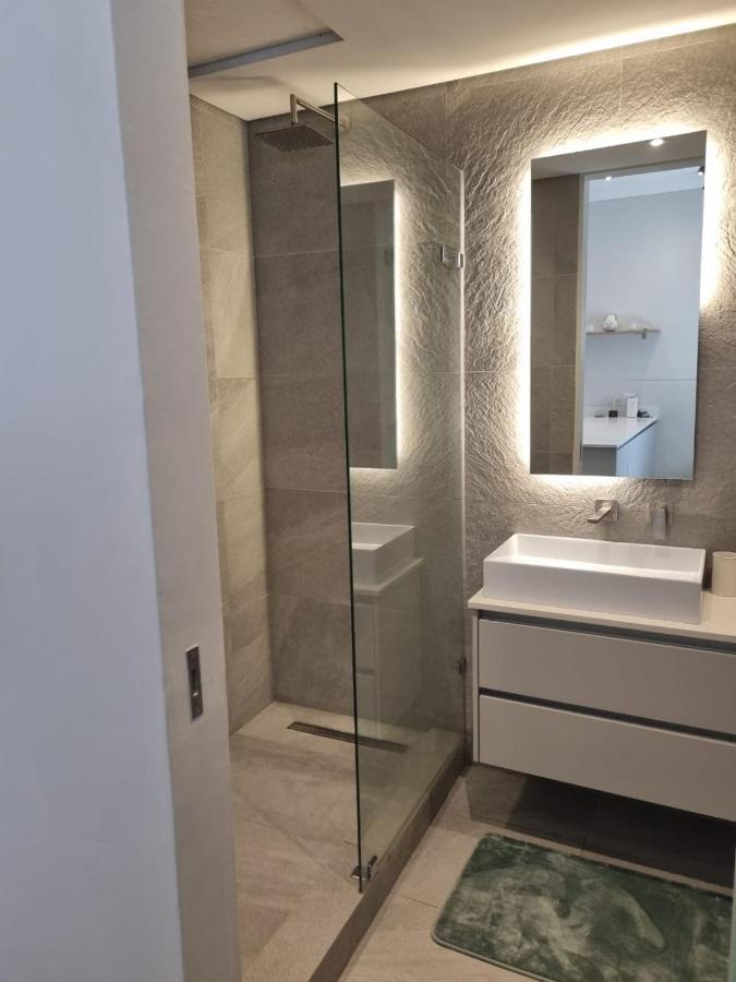 Cape Town Junction Unit 16 free parking & wifi, pool, near to waterfront - 3