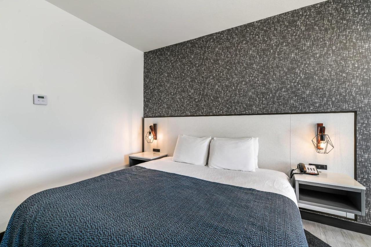 Hy-Lo Hotel — photo 22