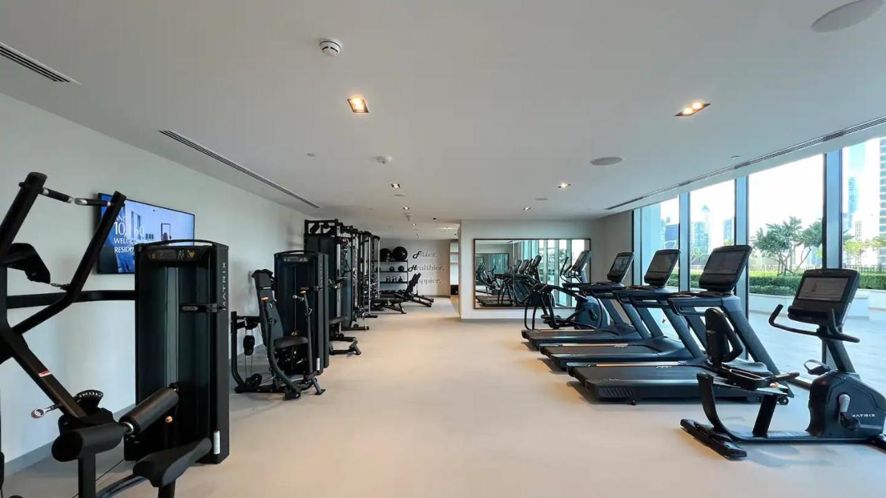 Vogue Vacation Homes, Downtown Burj Crown near Burj Khalifa and Dubai Mall, Three Bedroom plus Kids Room Apartment with Large Balcony and Skyline view, Access to all Amenities - 5