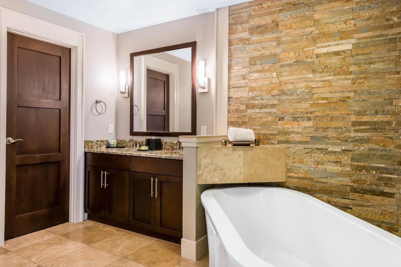 Building 2 at The Bluegreen Fountains Resort — photo 18
