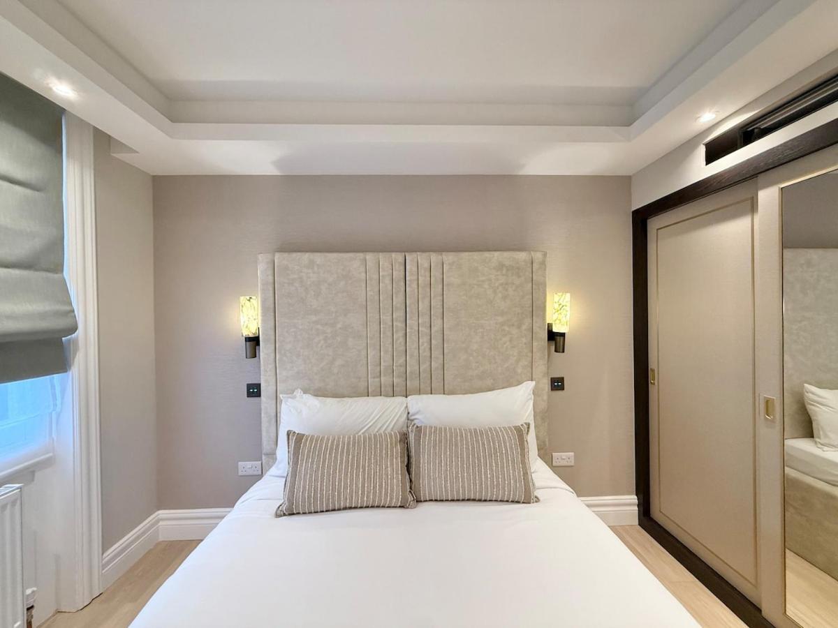 Luxurious 3-Bedroom Apartment Near Hyde Park - 2