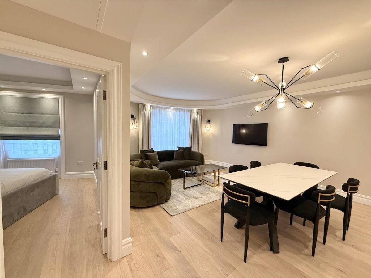 Luxurious 3-Bedroom Apartment Near Hyde Park - 5