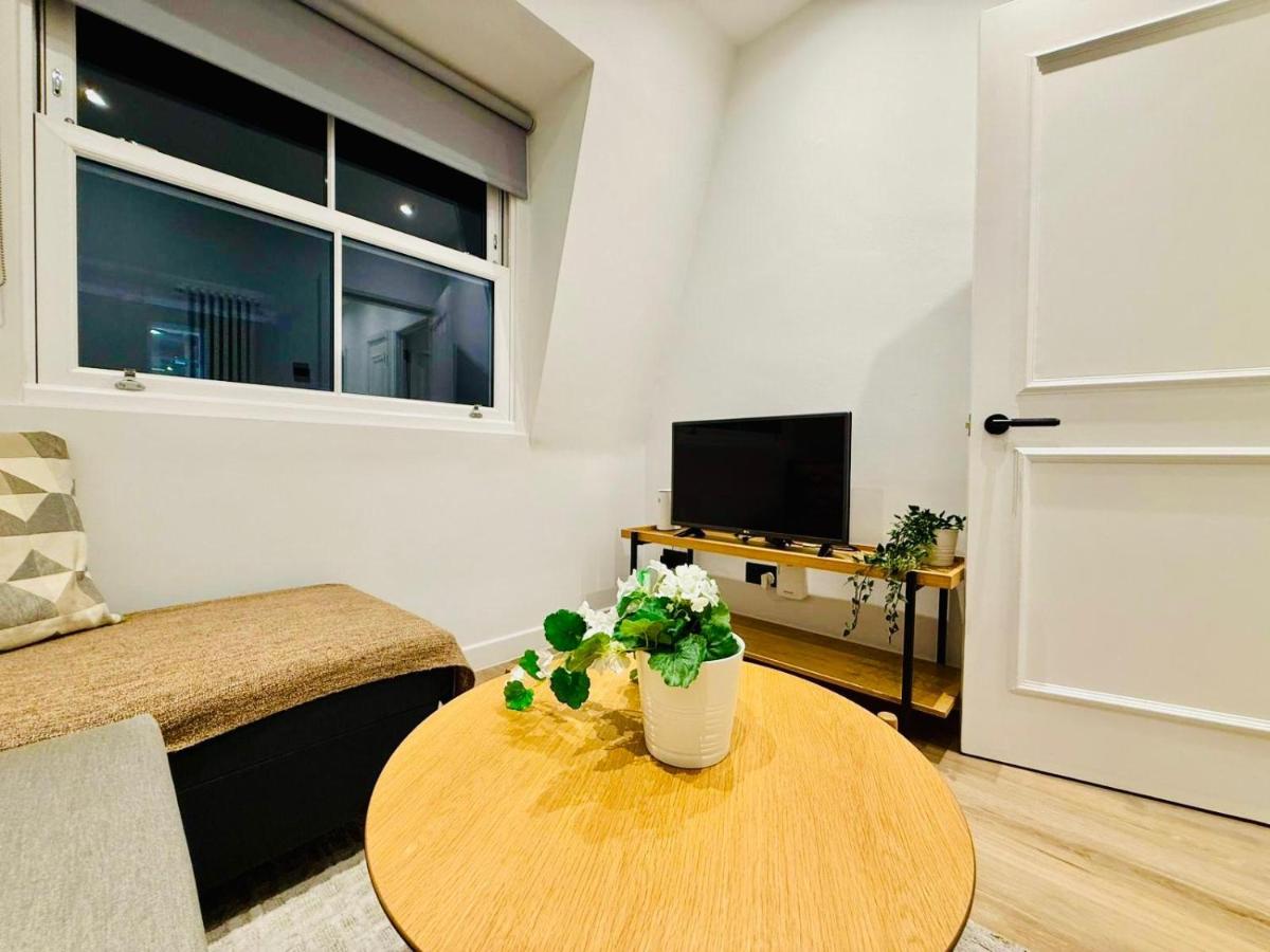 Old Compton Apartments - 5