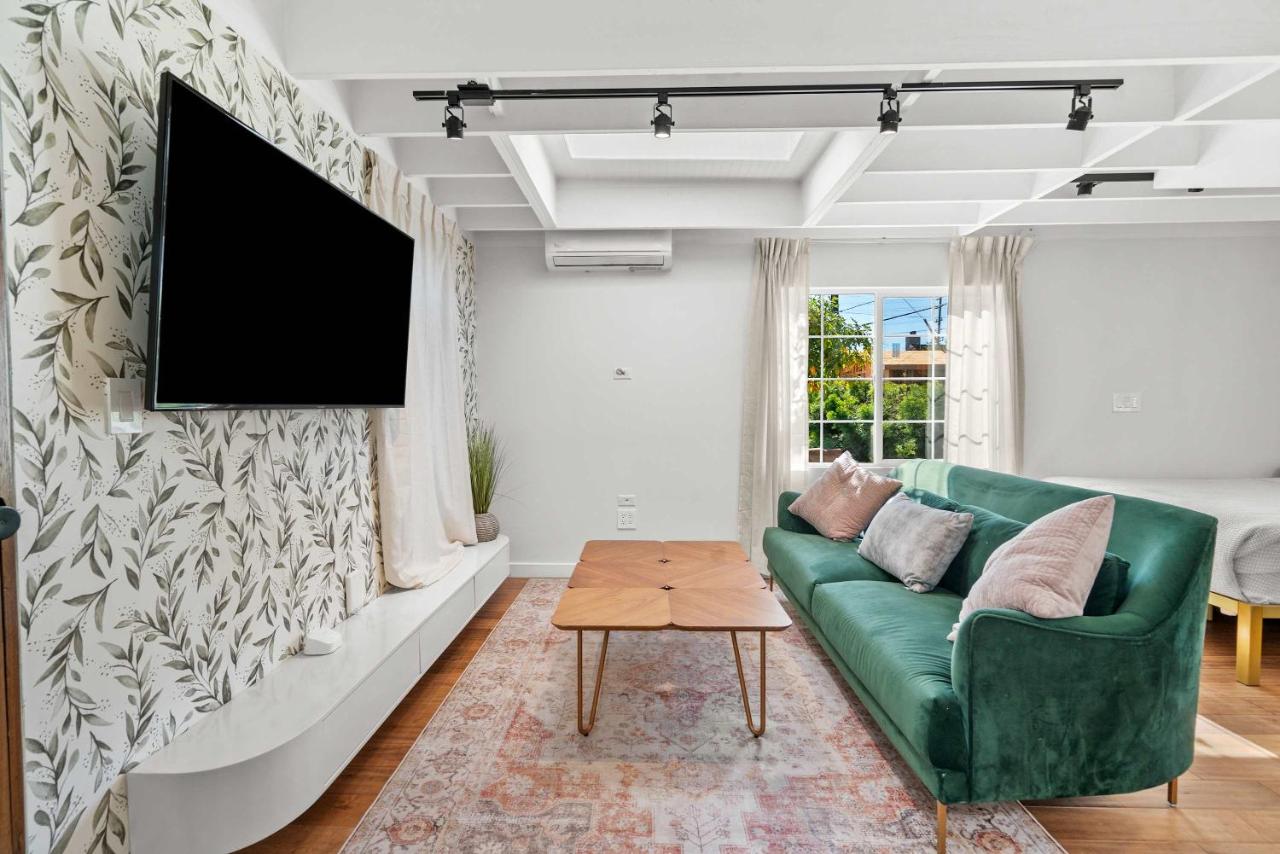 Quiet Upper-Level LA Studio Full Kitchen Prime LA - 2