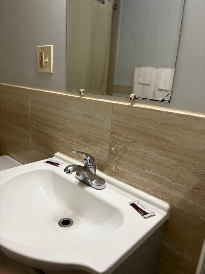 Hollywood Motel — photo 12