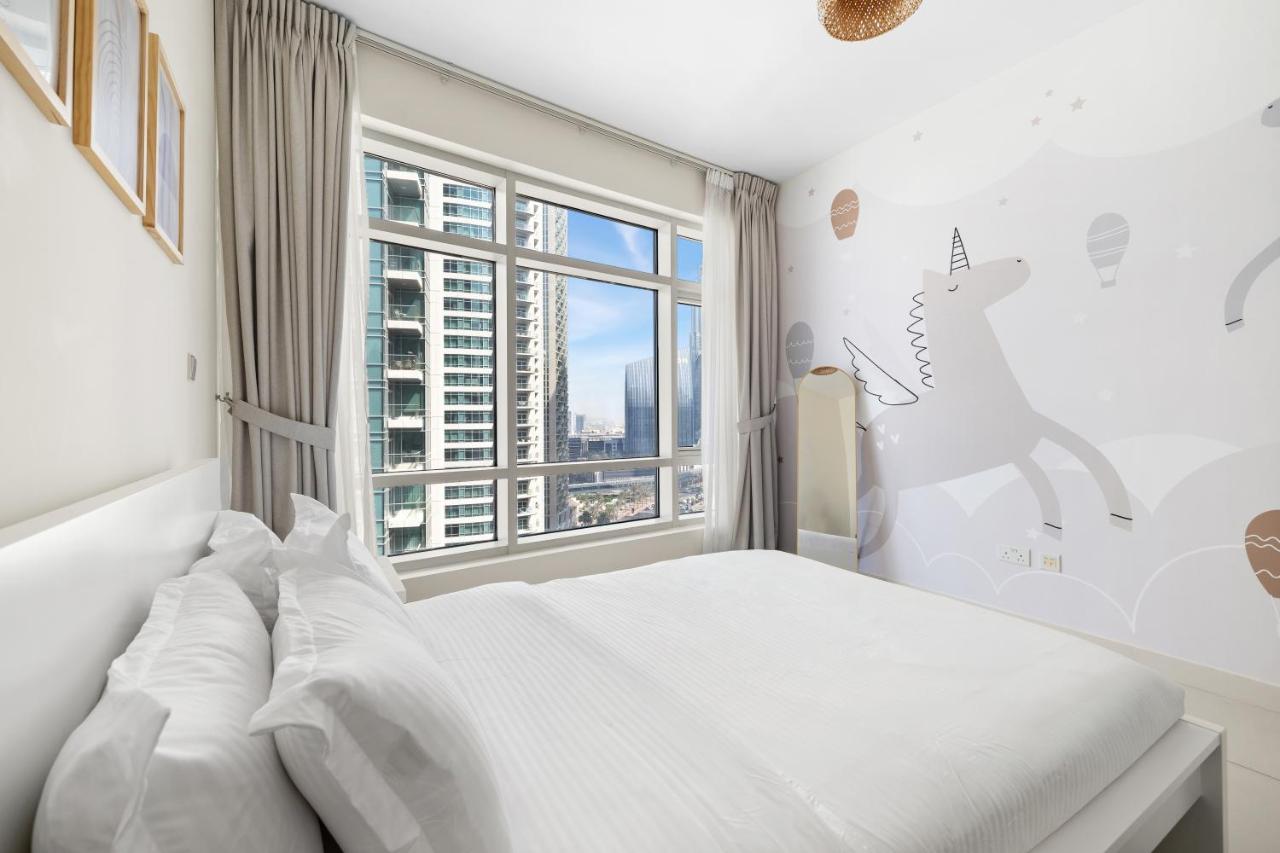 Stunning 2BR in Downtown Partial Burj Khalifa View - 4