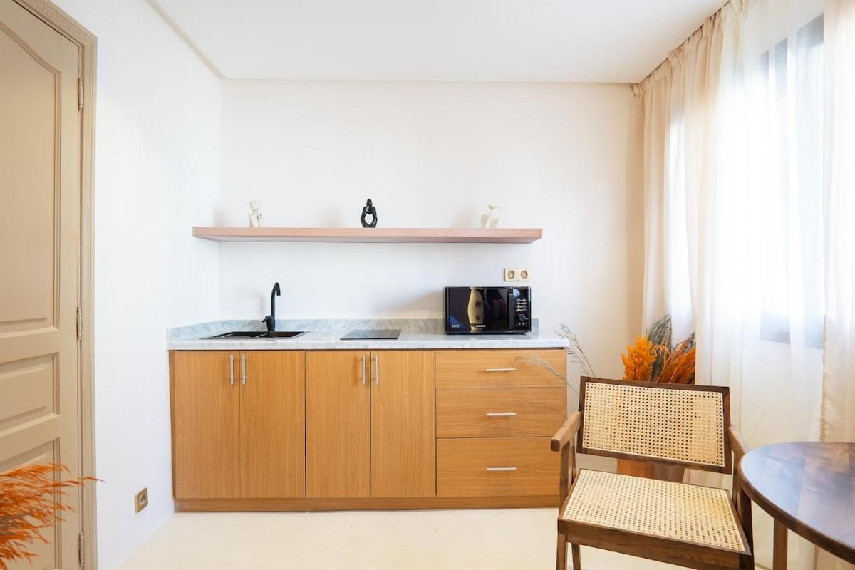 Refined studio in the city center!