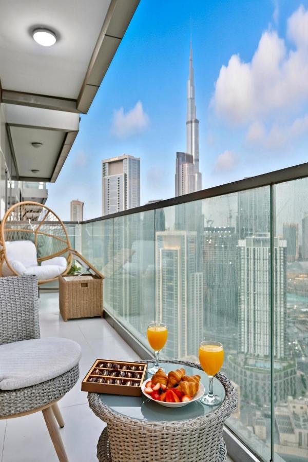 Luxury 2B Burj Khalifa NYE Views, 5-Star Amenities - 3