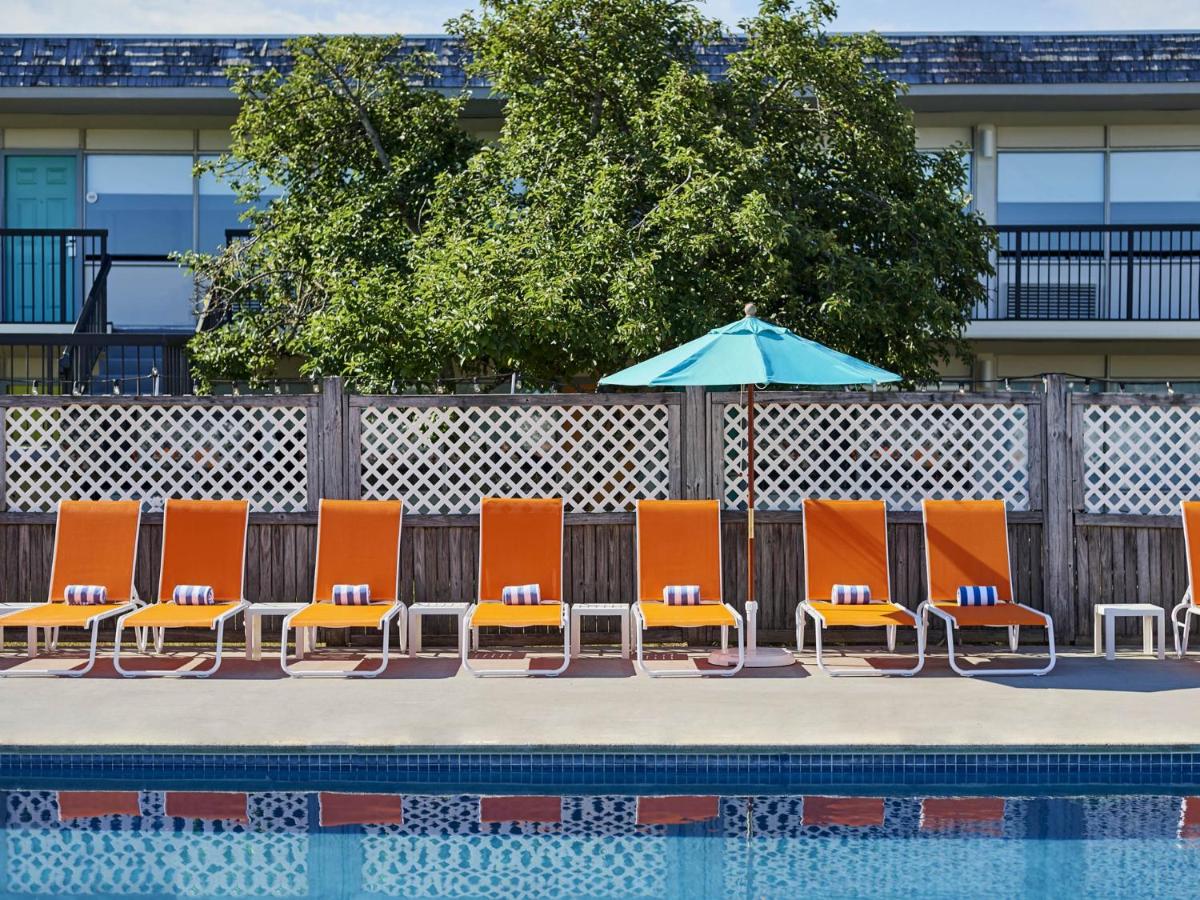 Heated swimming pool: Harbor Hotel Provincetown