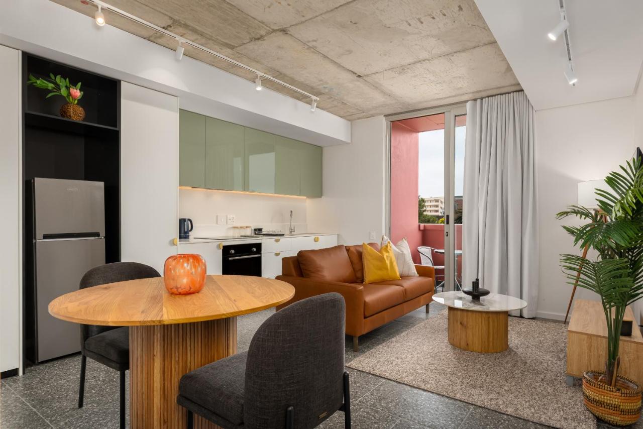 Stylish Sea Point Apartment with Signal Hill Views - 4