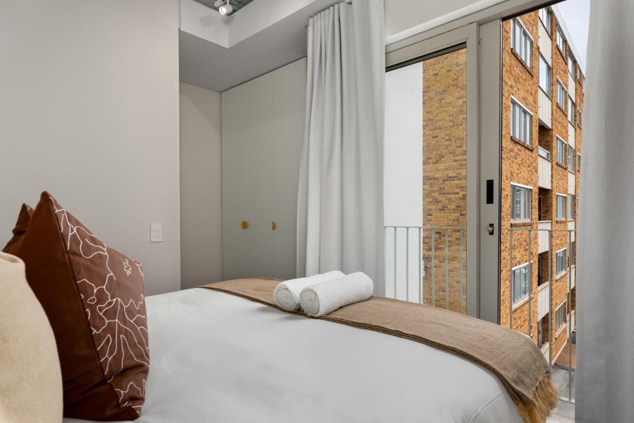 Stylish Sea Point Apartment with Signal Hill Views - 2