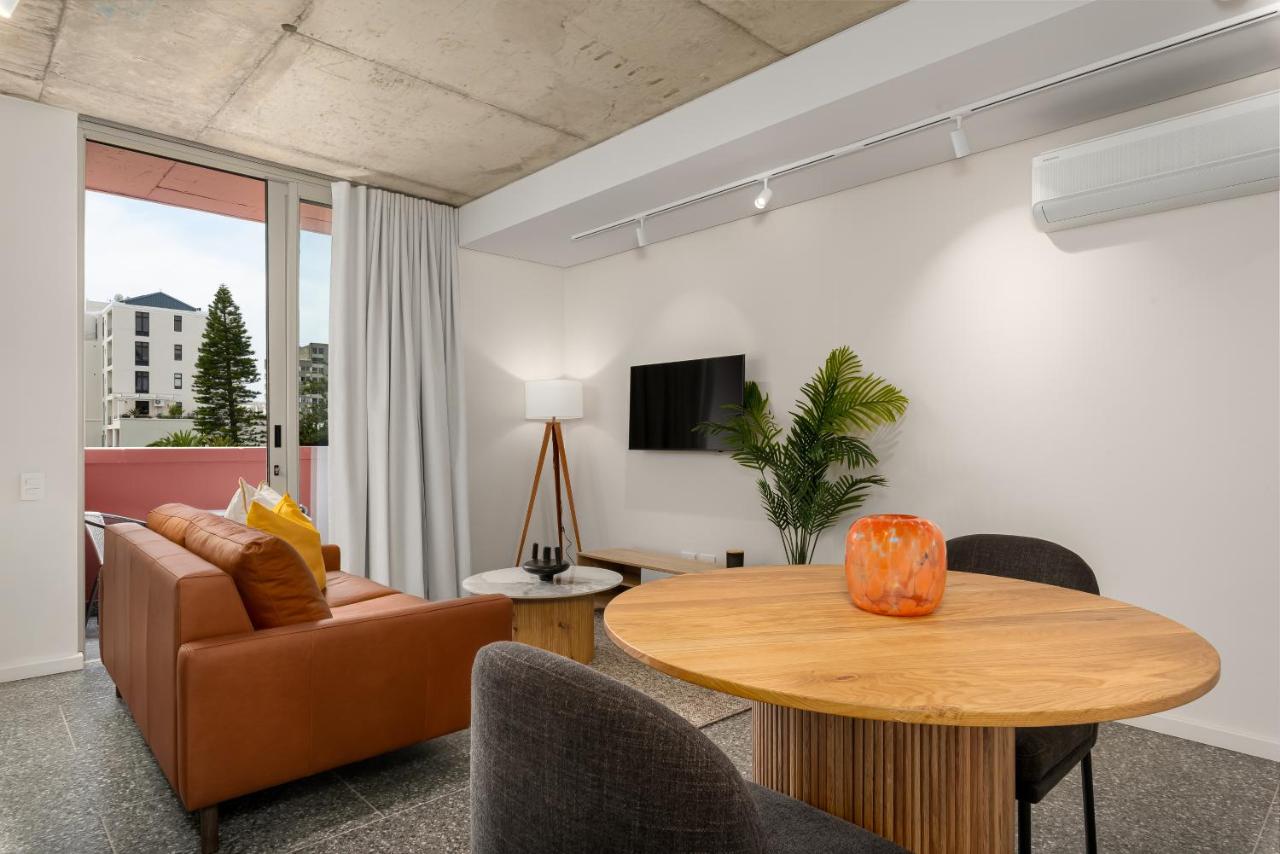 Stylish Sea Point Apartment with Signal Hill Views - 5