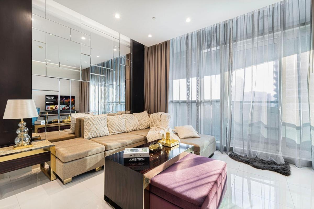 Elegant 1-Bedroom Apartment at Downtown Dubai with Stunning Canal & Skyline Views - 5