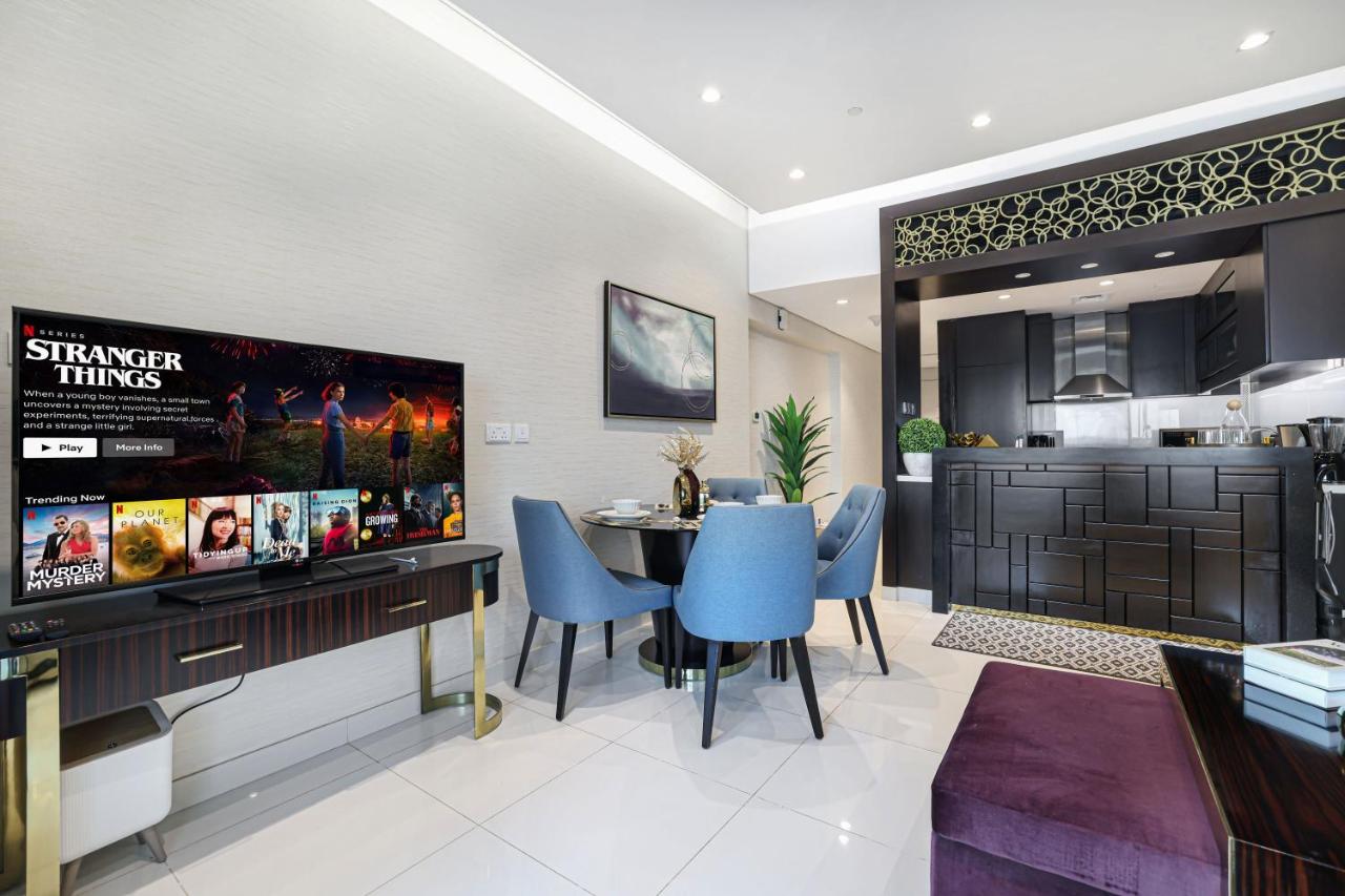 Elegant 1-Bedroom Apartment at Downtown Dubai with Stunning Canal & Skyline Views - 4