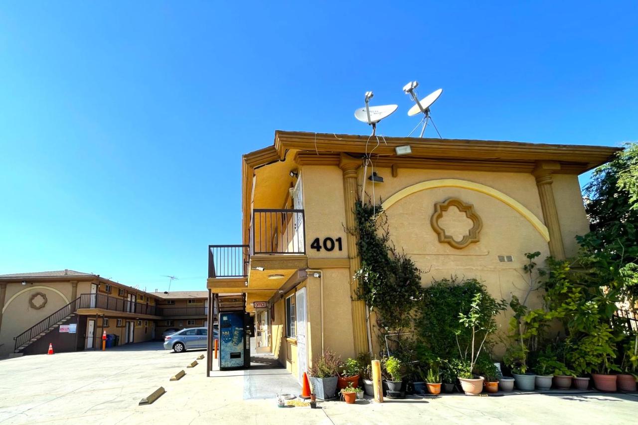 Travel Inn Downtown LA - 2