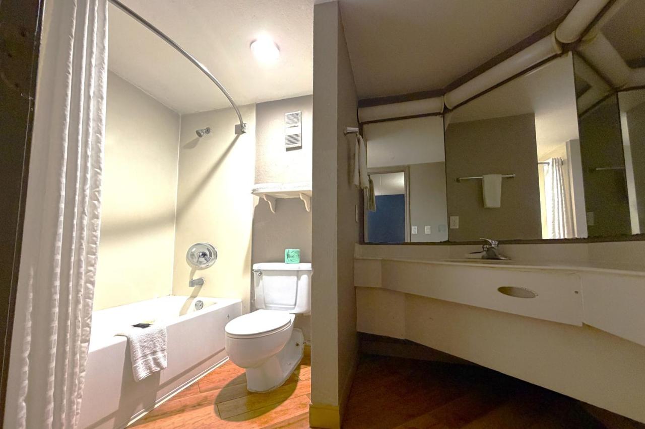TownHouse Inn — photo 21