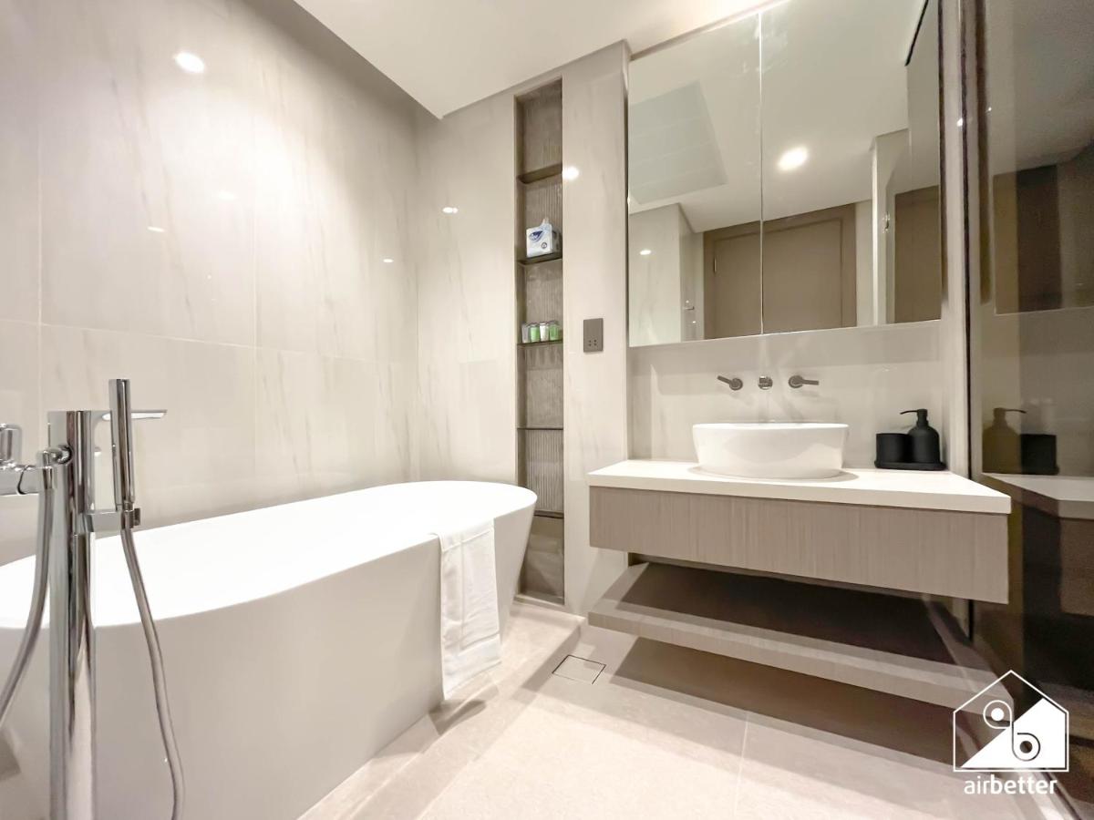 Luxurious 3BR Canal View Apartment l Pool & Gym - 3