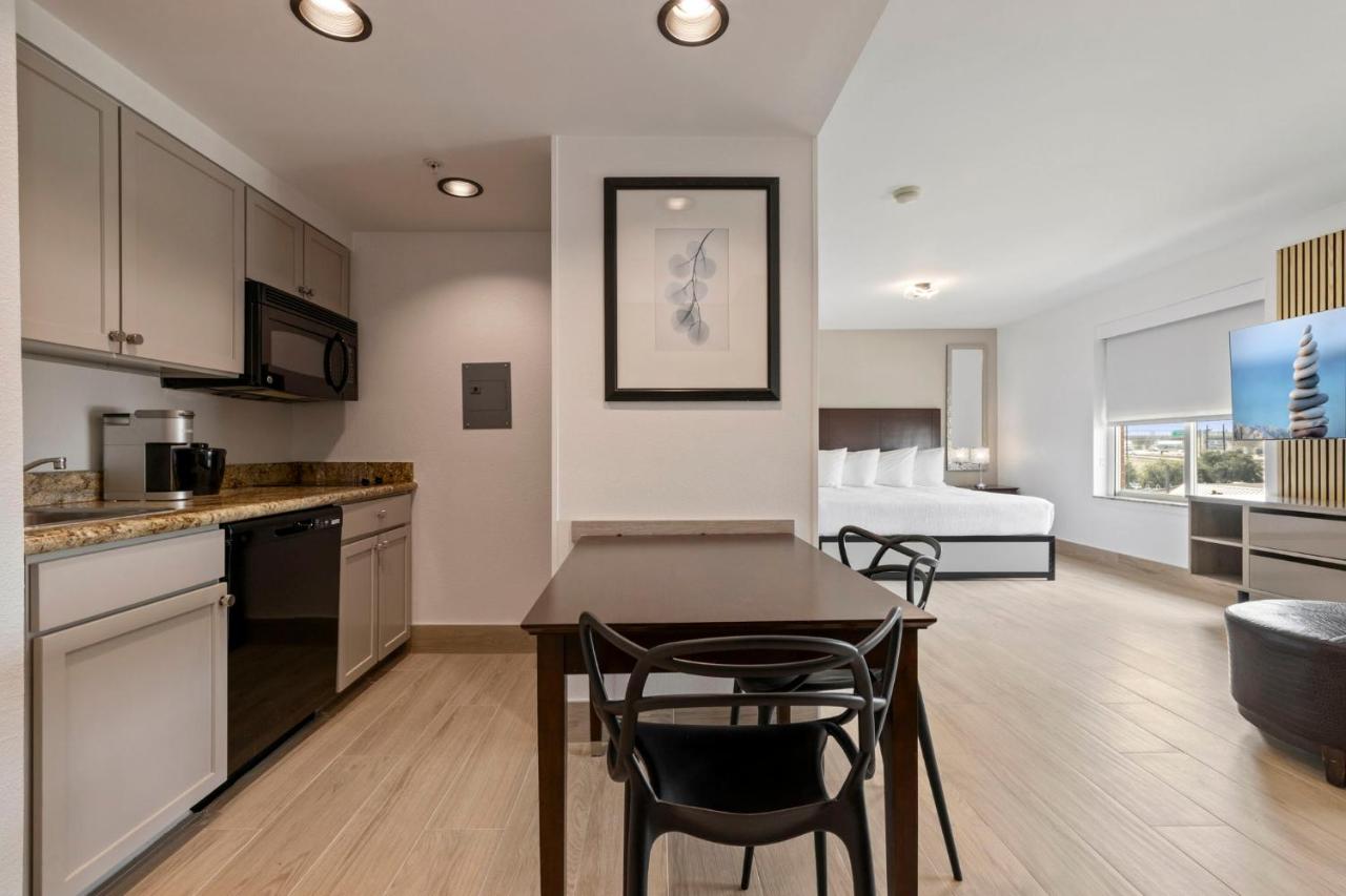 Kompose Boutique Hotel Houston Cy-Fair — photo 22