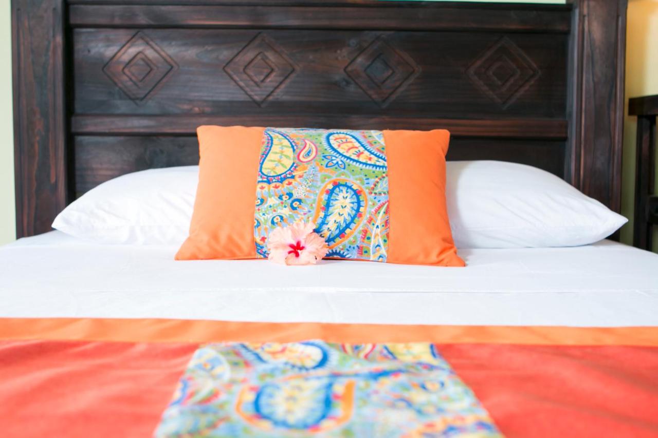 Hotel La Isla Inn photo