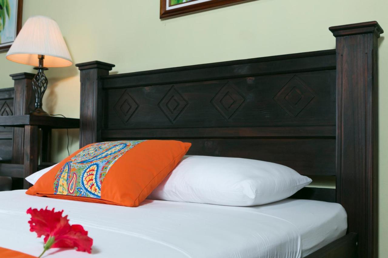 Hotel La Isla Inn photo