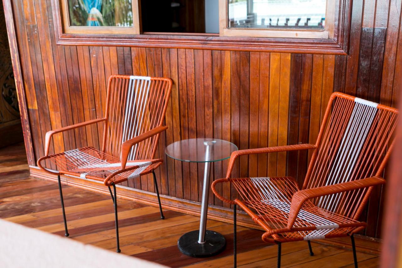 Hotel La Isla Inn photo