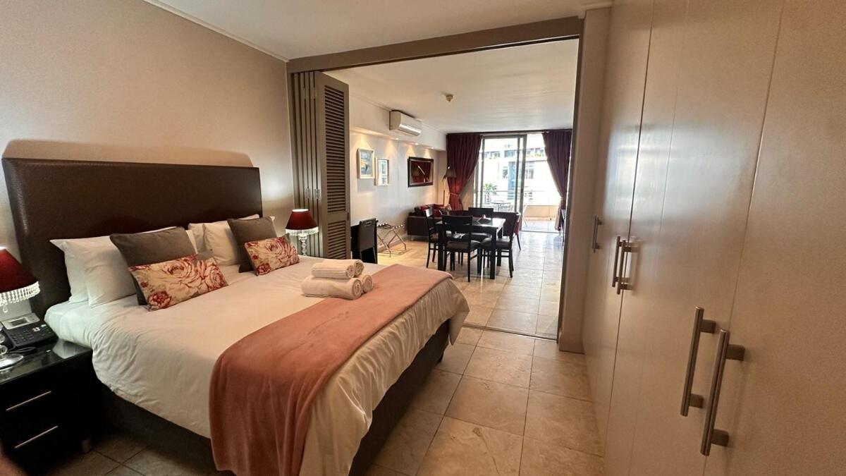 Luxury Waterfront Studio with Canal Views - 2