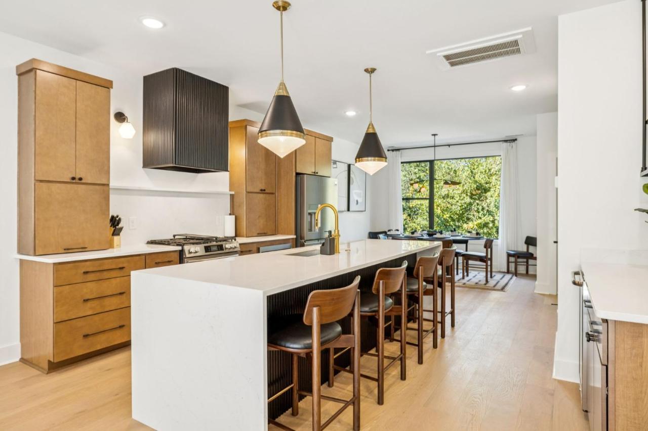 NEW Stylish Nash Townhouse w Hot Tub & Rooftop - 2