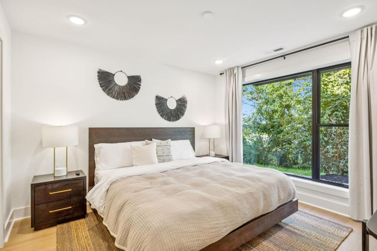 NEW Stylish Nash Townhouse w Hot Tub & Rooftop - 3