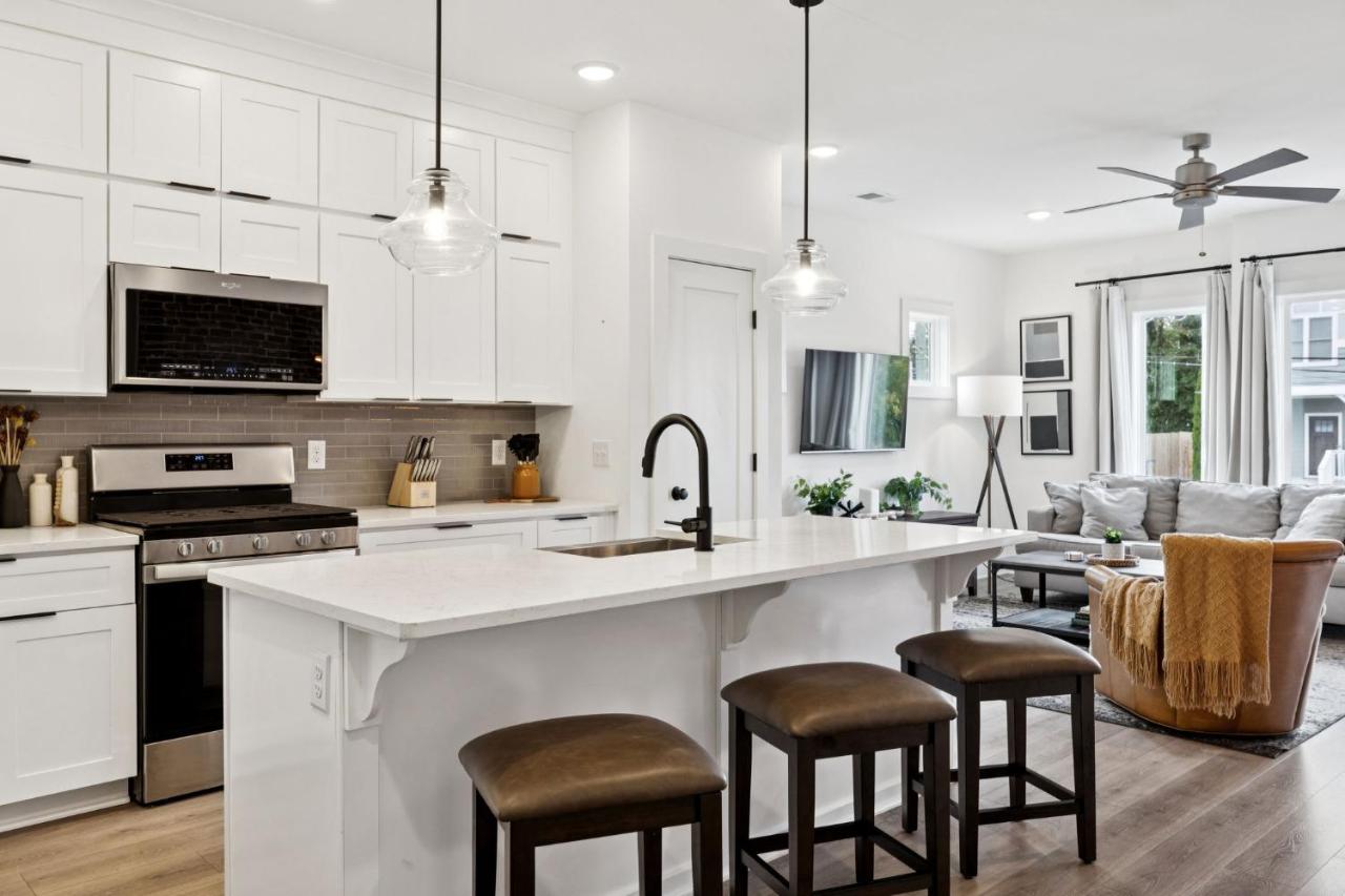 NEW Nash Modern Luxurious Space w Rooftop Views - 3