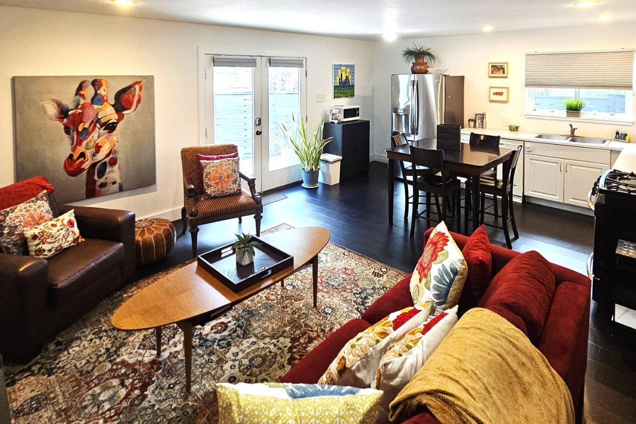 East Elizabeth St 2 Bedroom Home - 3