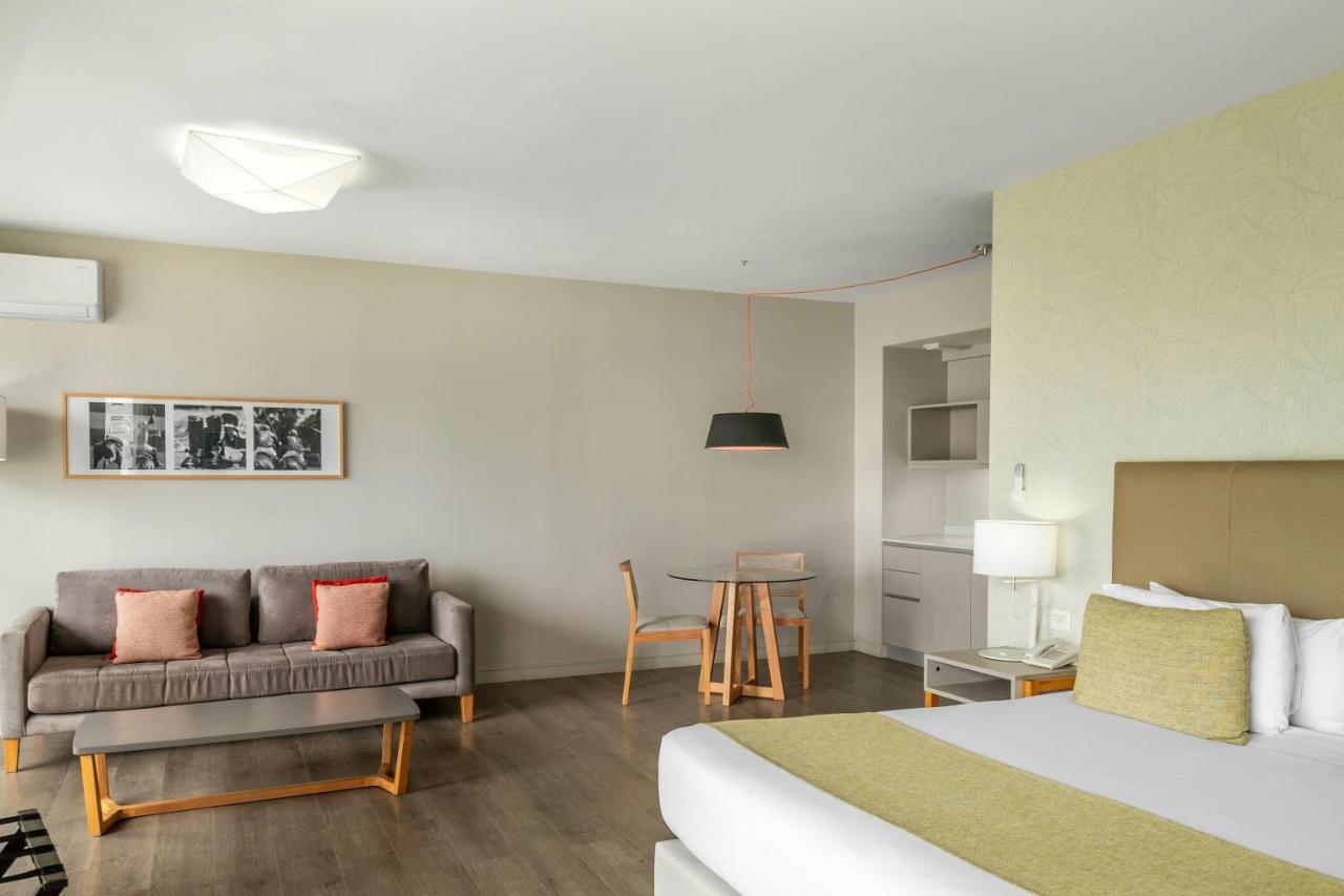 Dazzler by Wyndham Polo - 2