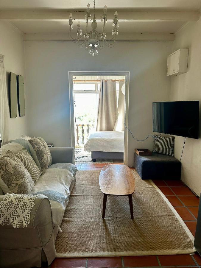 Independent quaint flat, close to beach - 5