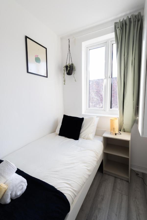 Single Room with Shared Bathroom
